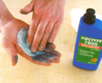 Loctite<sup>&reg;</sup>Очиститель для рук. Удаляет краску смолу и клей. Биоразлагаемый и нетоксичный.